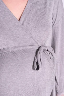 Bata premamá con encaje en el bajo