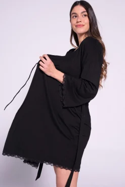 Bata premamá con encaje en el bajo