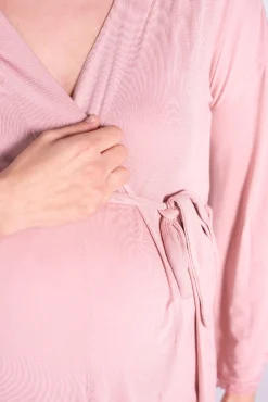 Bata premamá con encaje en el bajo