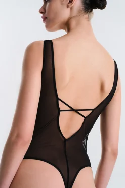 Body encaje y bordados negro