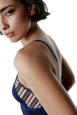 Body triangular de microfibra y encaje Eclat