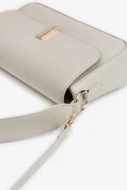 Bolso bandolera con solapa