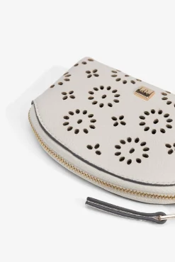 Bolso pequeño con patrón perforado
