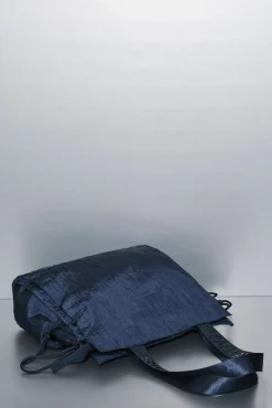 Bolso tote nylon azul satinado