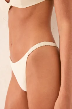 Braga bikini brasileña detalle fruncido