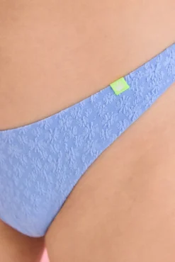 Braga bikini brasileña textura miniflor azul