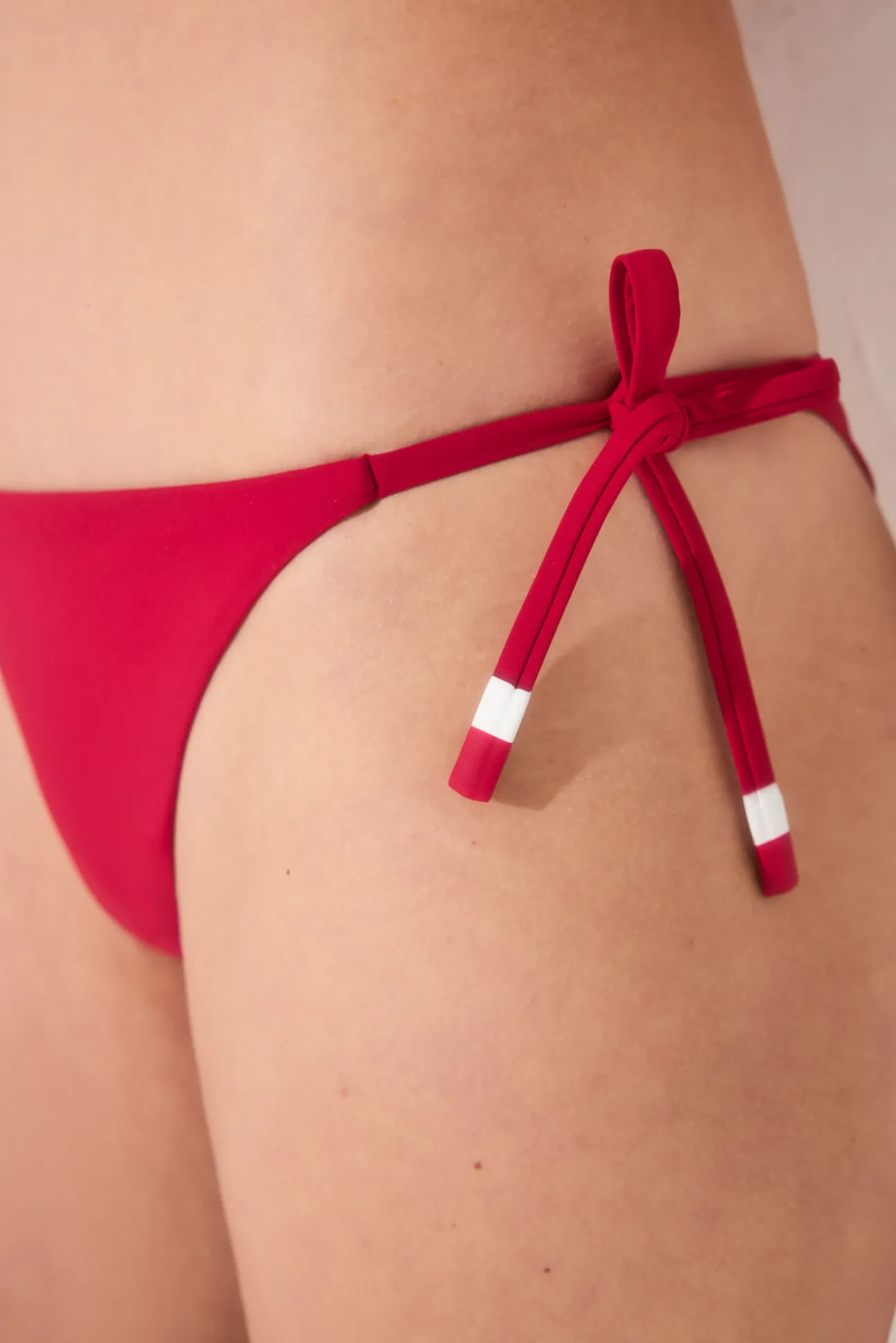 Braga bikini brasileña tiras roja