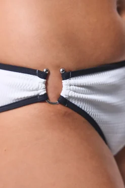Braga de bikini clásica blanca ribete