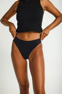 Braga menstrual brasileña seamless nailon reciclado negra absorción moderada abundante