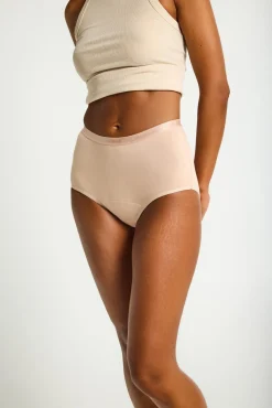 Braga menstrual clásica brief alta bambú negra absorción ligera moderada