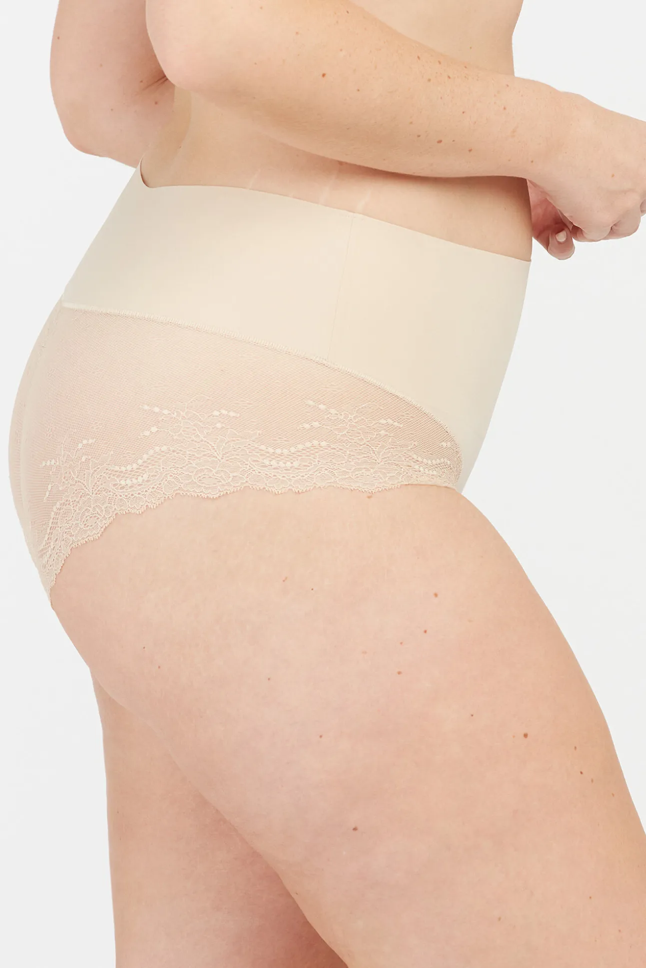 Braguita moldeadora invisible encaje nude Spanx