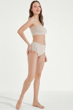 Braguita nude alta