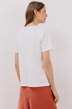 Camiseta bordado floral