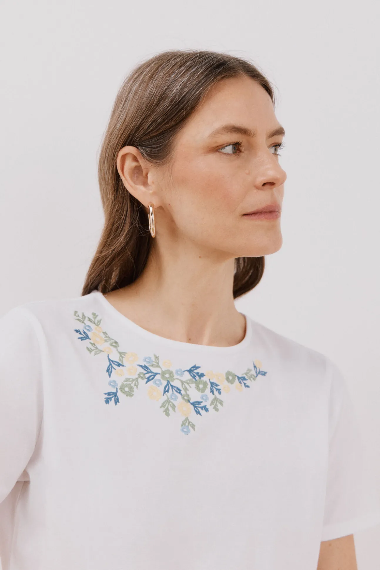 Camiseta bordado floral