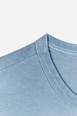 Camiseta básica con bordado avión OOTO