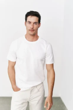 Camiseta básica con bordado avión OOTO