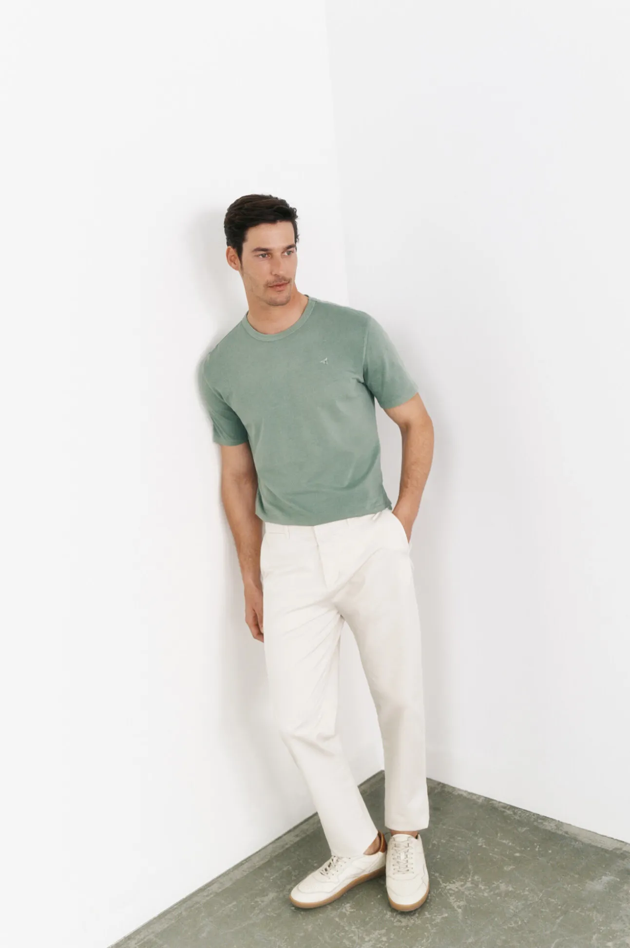 Camiseta básica con bordado avión OOTO