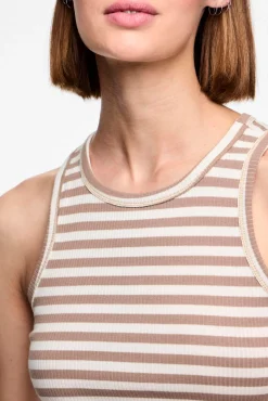 Camiseta básica de tirantes
