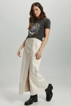 Camiseta con estampado y manga corta