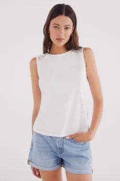 Camiseta crochet hombros