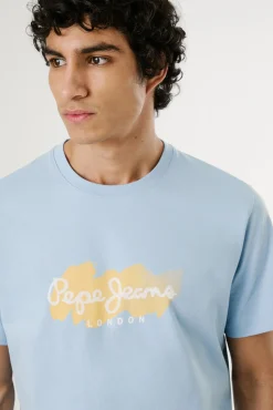 Camiseta de manga corta con logo y estampado frontal.