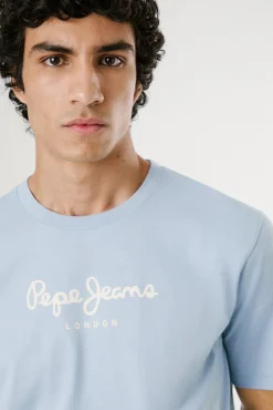 Camiseta de manga corta con logo frontal.