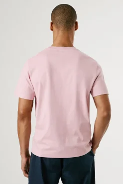Camiseta de manga corta con logo y estampado frontal.