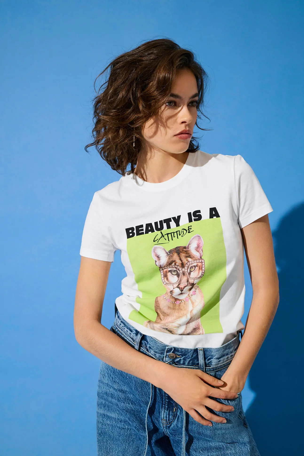 Camiseta de manga corta con dibujo frontal