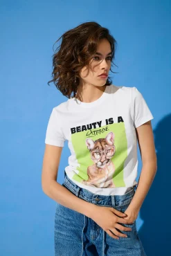 Camiseta de manga corta con dibujo frontal