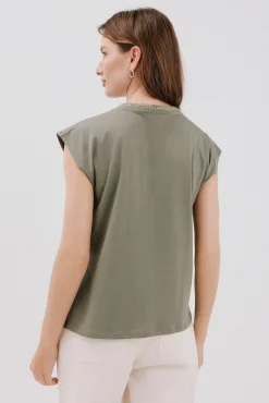 Camiseta escote pico