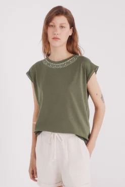 Camiseta gráfica étnica