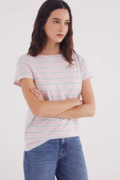 Camiseta semi entallada cuello barco