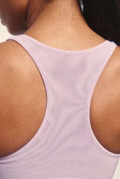 Camiseta sin mangas entallada lila