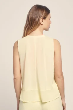 Camiseta sin mangas halter amarillo