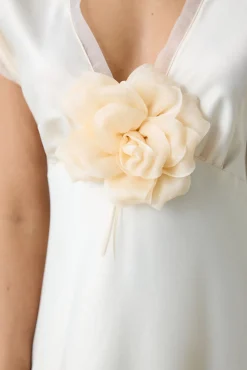 Camisón corto satinado crema