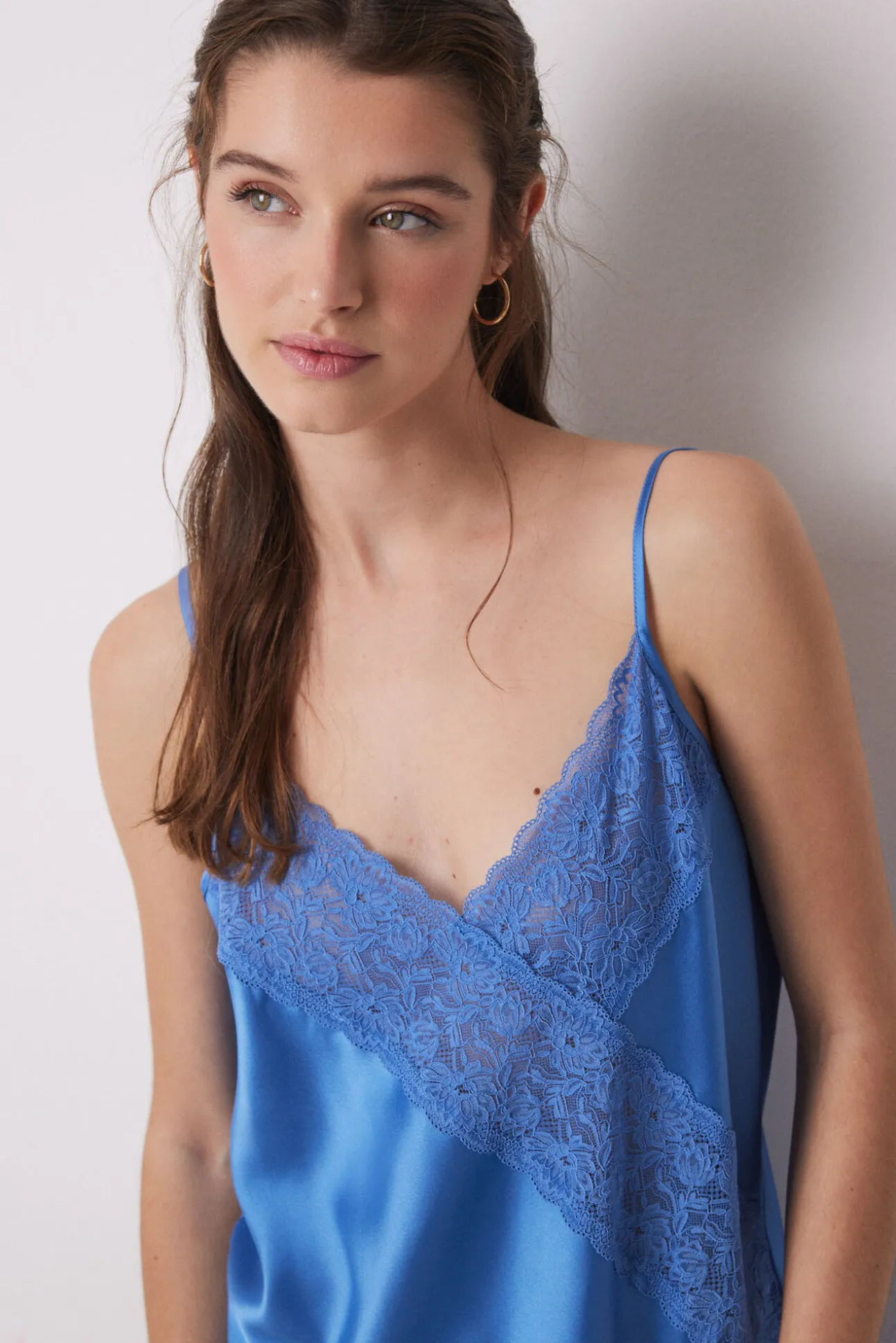 Camisón corto satén y encaje azul