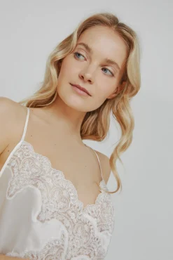 Camisón Ivette Bridal de raso con bordados en blanco