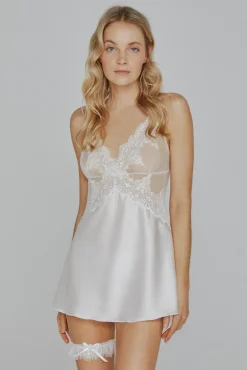 Camisón Ivette Bridal de satén con tanga en blanco