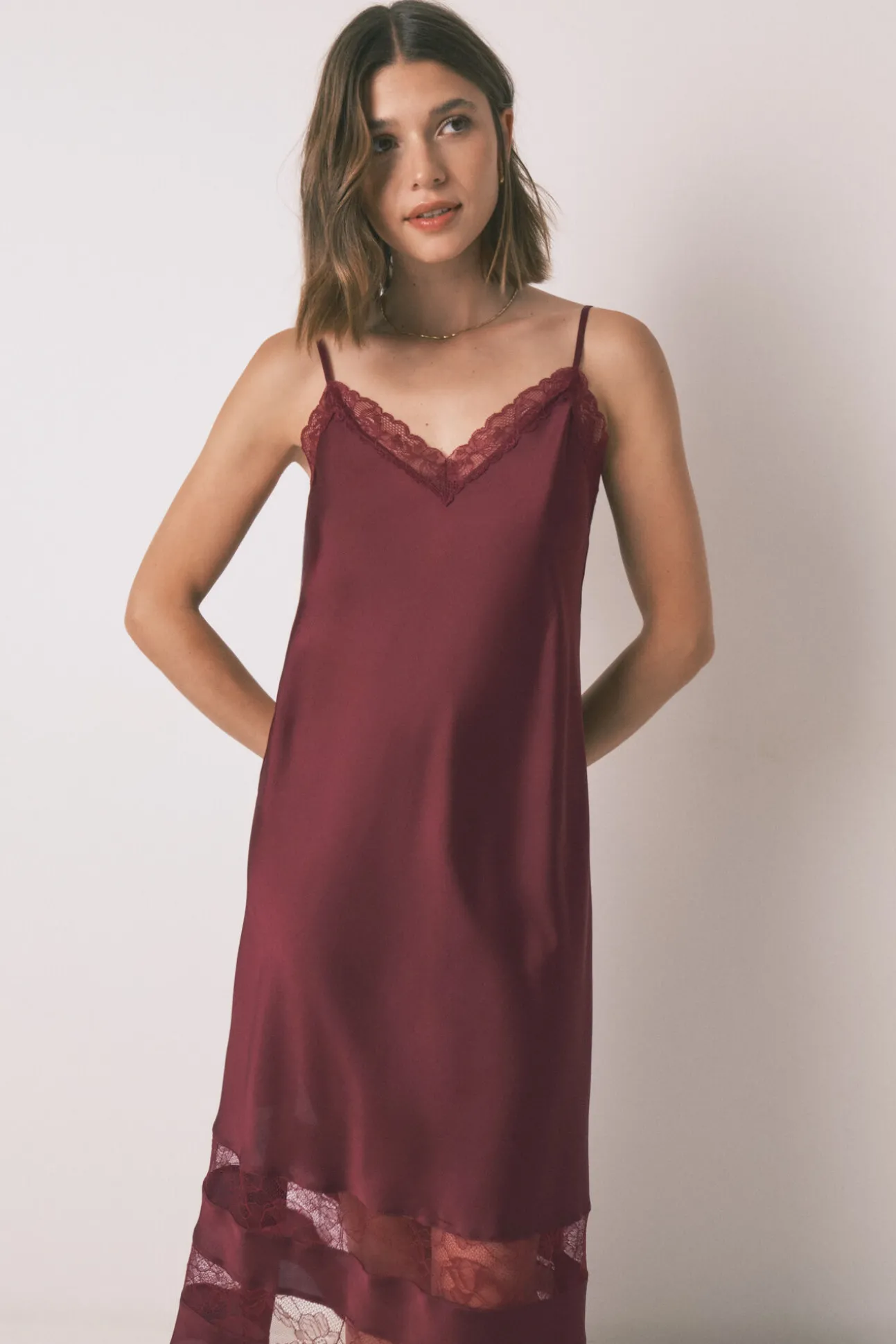 Camisón largo encaje vino