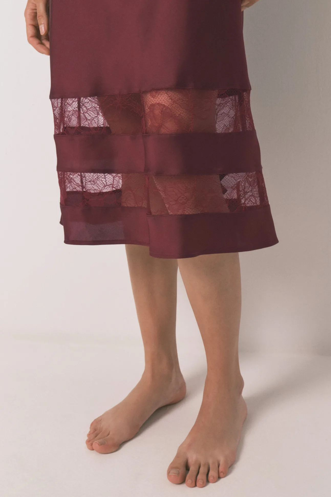 Camisón largo encaje vino