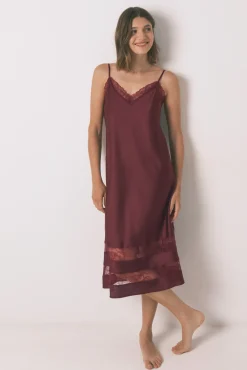 Camisón largo encaje vino