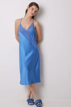 Camisón midi satén y encaje azul