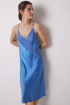 Camisón midi satén y encaje azul