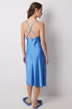 Camisón midi satén y encaje azul