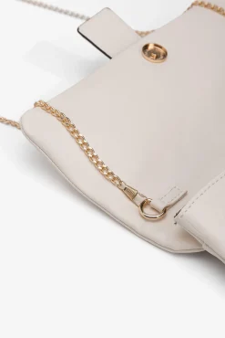 Cartera de mano efecto piel con relieve