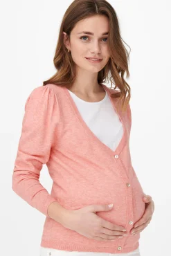 Chaqueta de punto premamá color rosa claro.
