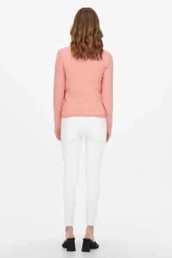 Chaqueta de punto premamá color rosa claro.