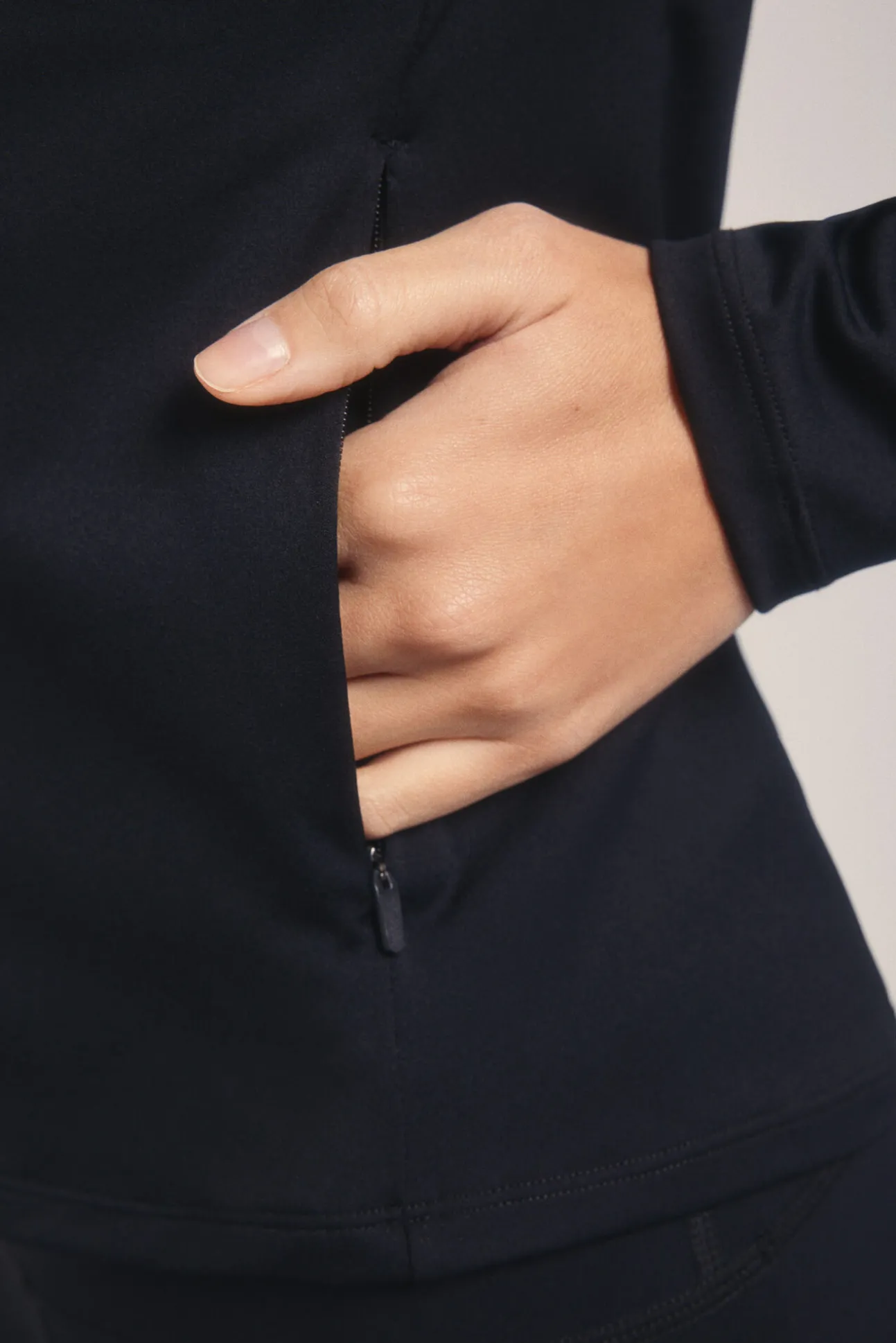 Chaqueta entallada cremallera negro