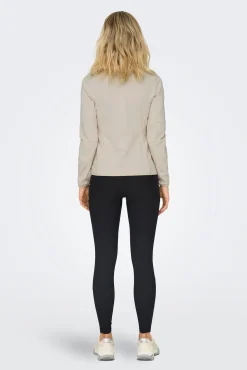 Chaqueta técnica cuello alto