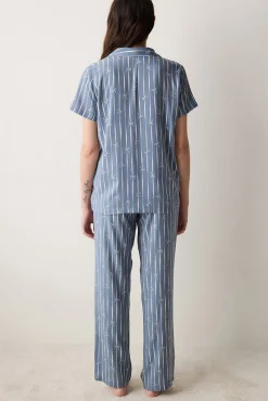 Conjunto de pijama camisero largo gris rayas